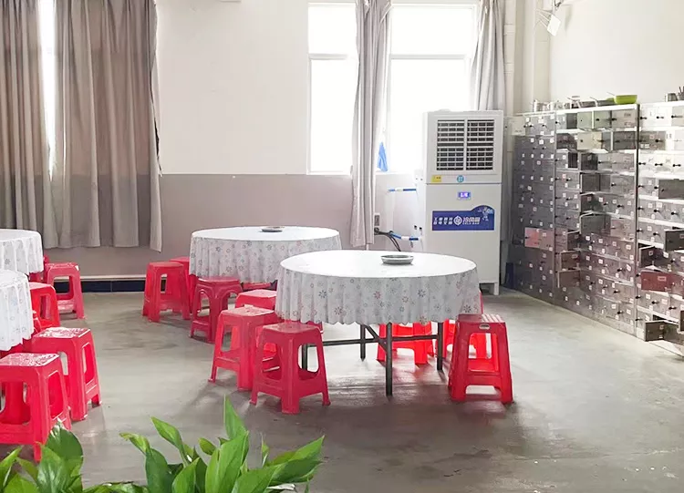 工厂饭堂